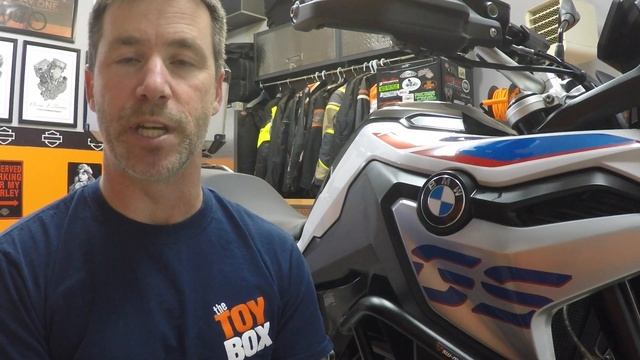 Protect your F750GS or F850GS with SW-Motech Crashbars смотреть онлайн