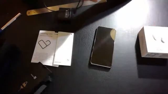 Unboxing Samsung Galaxy S21 5G Phantom Violet, 256 GB + Galaxy Buds Live смотреть онлайн