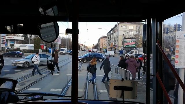 Обособеното трасе за споделено движение между автобуси и трамваи по бул.К.Величков, София смотреть онлайн