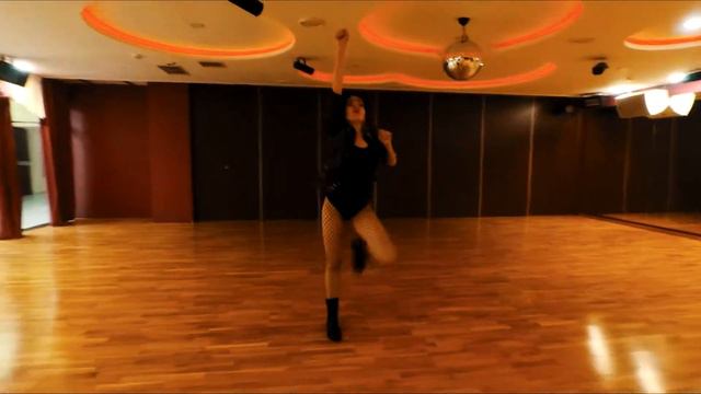 Strip Dance. Strip Plastic / Muse - Supermassive black hole смотреть онлайн