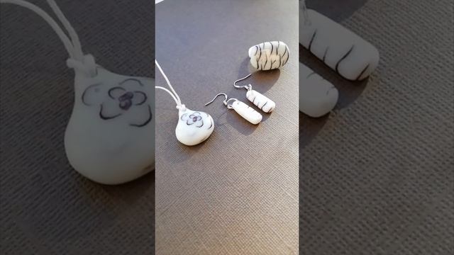 Сколько можно сделать украшений из одной шишки и эпоксидной смолы № 2 #Shorts смотреть онлайн