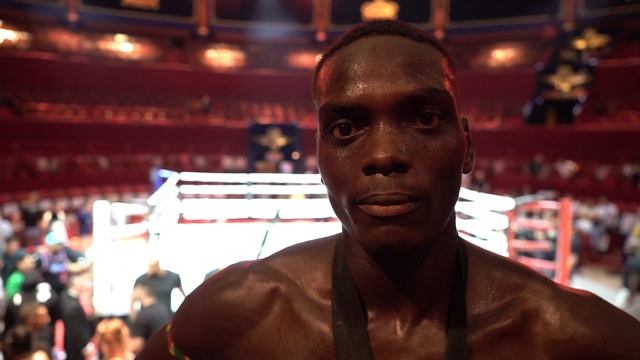 Victoire nette et sans bavure du champion Omar Samb au Muay Thaï Grand Prix ! смотреть онлайн