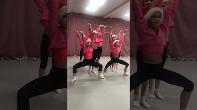 Волшебные колпачки . Отчетный концерт Леры смотреть онлайн