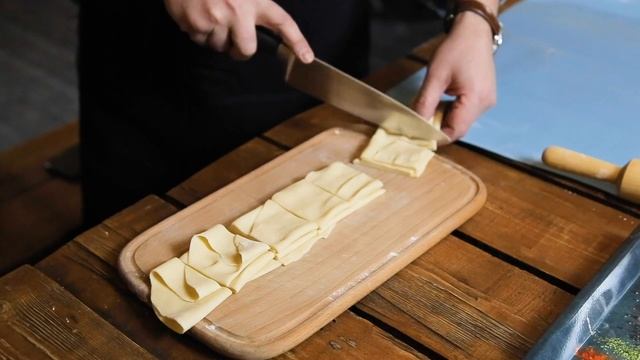 Пельмени: ИДЕАЛЬНОЕ тесто, сколько нужно ВАРИТЬ. Лучшие СОУСЫ к пельменям | Рецепт от Джафара смотреть онлайн