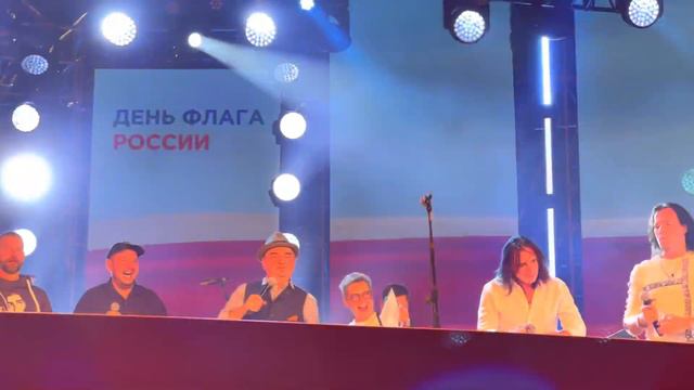 7Б | Сурганова и оркестр | Сергей Бобунец | Чайф | Уматурман | Земляне   Я остаюсь чтобы жить