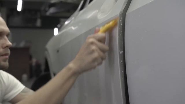 BMW X7 (бмв х7) - белый матовый цвет с помощью полиуретановой пленки LLumar Platinum смотреть онлайн