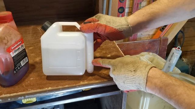 Как мешать бензин с маслом для двухтактной техники смотреть онлайн