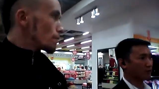 Прогулка в ТРЦ Байзар смотреть онлайн