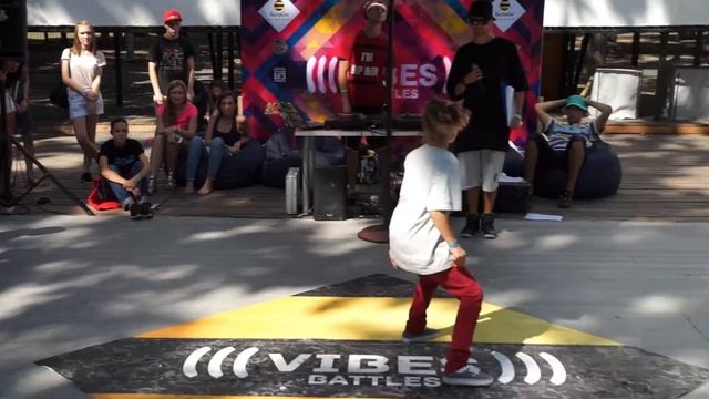 Терминатор vs Сметана | 1/4 Hip Hop 1×1 @ VIBES 014 | Краснодар смотреть онлайн
