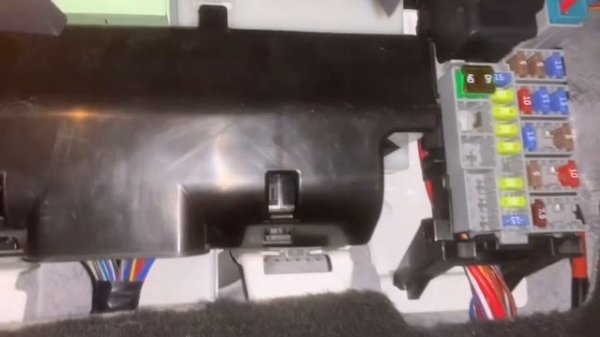 Fuse Box Location and Diagrams and Relay Locations Volvo XC60