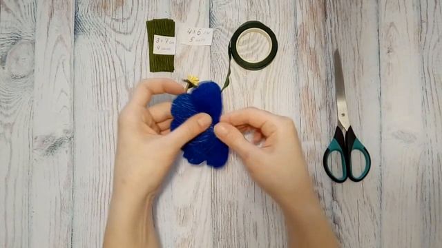 Как сделать цветы из гофрированной бумаги|Создаю фиалки из бумаги смотреть онлайн