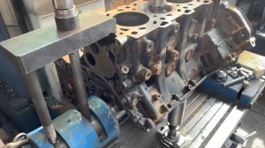 Запчасти в работе: Гильзовка блока двигателя 4.5л дизель Toyota Land Cruiser 200