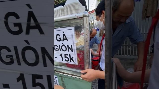 контролирую его походы за уличной едой, чтоб мяско не проскочило! Что едят пионеры во вьетнаме смотреть онлайн