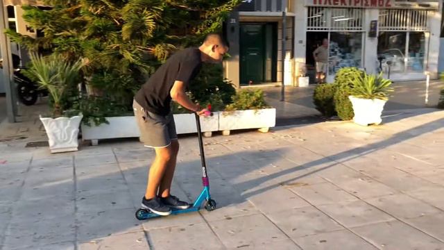 10 FLAT SCOOTER TRICKS WITH ARIS TZIKAS! смотреть онлайн