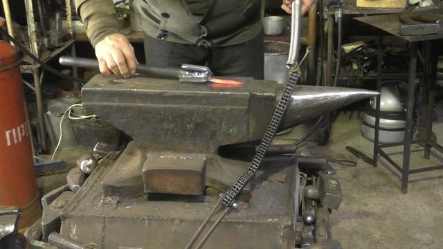 КОВКА ЛИЛИИ (КОВКА ЦВЕТКА, КОВАНАЯ ЛИЛИЯ) / BLACKSMTING. FORGING A FLOWER смотреть онлайн