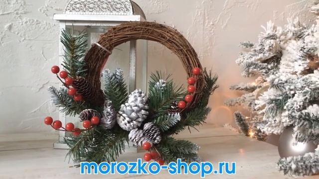Декоративный ВЕНОК из ротанга и хвои с ягодами и шишками, хвоя - PVC, 25 см 31FRB10 смотреть онлайн