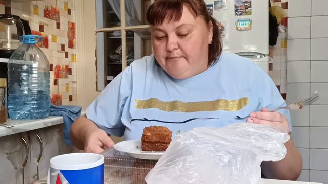 пью кофе с пирожным Пчёлка 🥰🥰🥰🥰 смотреть онлайн