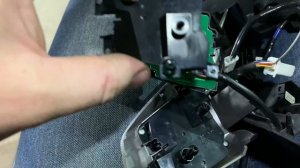 Чистка кнопок на руле Subaru Outback 2012