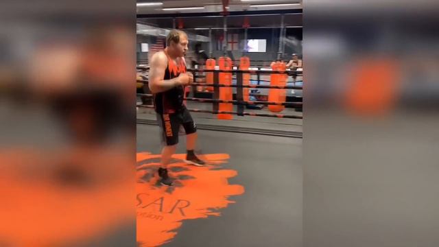 Как Петр Ян и Адесанья устроили дикую зарубу во время спарринга / Масвидаль ответил Хамзату Чимаеву смотреть онлайн