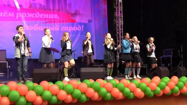 Дьяченко Руслан и IC - "Школьный рэп" на Дне города, 2015.09.05 смотреть онлайн