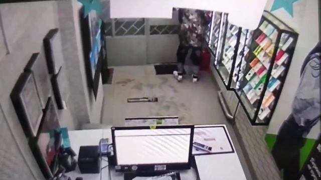 Ограбление салона связи в Саратове смотреть онлайн