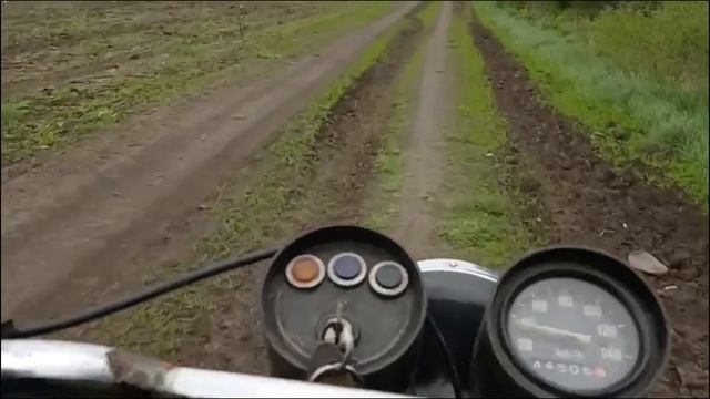 Первое видео. Покатушки на мотоцикле под посадкой смотреть онлайн