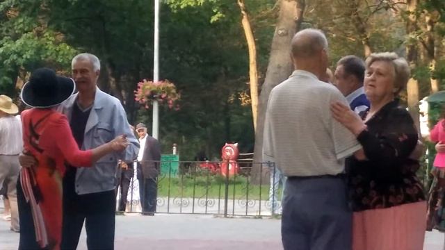 Танцы кому за 50...Киев.Гидропарк. 3.09.2017. Часть 2 смотреть онлайн