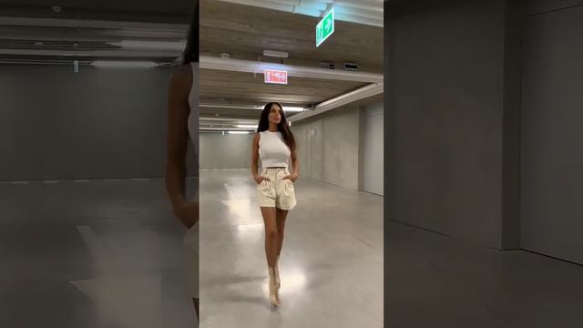 Monsheri Boutique Best Fashion Styles outfits.#shorts #model #fashion #outfit #bestmodels смотреть онлайн
