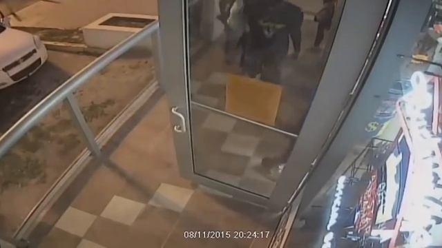 Мать учит дочь воровать в магазине. смотреть онлайн