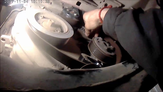 замена ремня привода и ролика нисан жук