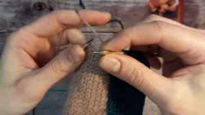 Вертикальные полосы разных цветов спицами. Техника вязания - Интарсия