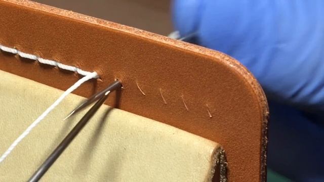 徹底解説！！『返し縫い』の極意 / 楽しくレザークラフト / Leather Craft / Tutorial / Back Stitch / Saddle Stitch смотреть онлайн