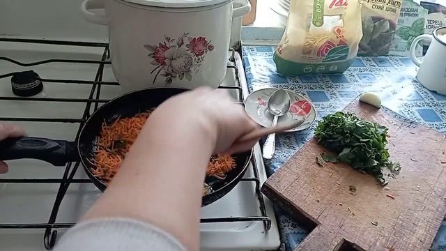 Вкусный суп с курицей, вермишелью и грибами. Delicious soup with chicken, vermicelli and mushrooms. смотреть онлайн