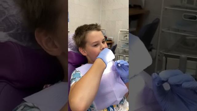 Удаление молочного зуба в Маки Клиник смотреть онлайн