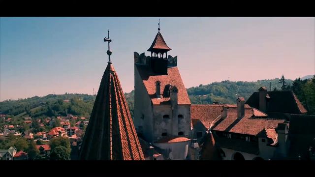 Bran Castle Aerial | Transilvania | Romania | Dracula | 4K Drone Footage | Mavic Pro Platinum смотреть онлайн