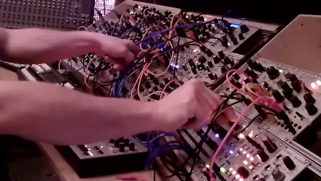 Mutable Instruments Elements with different vco in both inputs and FM смотреть онлайн