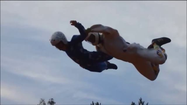 EXTREME TRICKS IN THE AIR ! - ЭКСТРЕМАЛЬНЫЕ ТРЮКИ В ВОЗДУХЕ ! смотреть онлайн