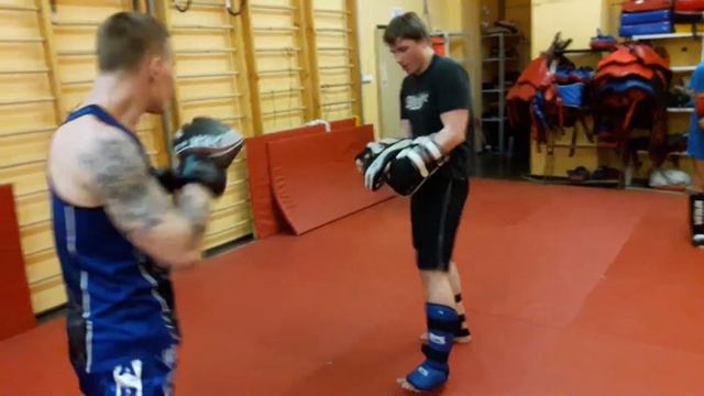 Тайский бокс в БУЛАТ (РОССИЯ). Наработка мидлкика +91кг смотреть онлайн