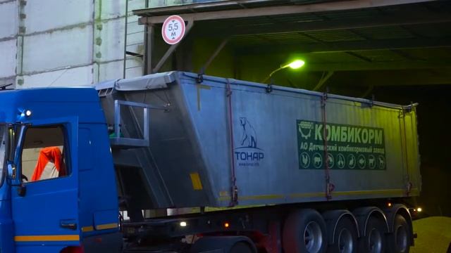 Обзор полуприцепа зерновоза Тонар - 9523 c алюминиевым кузовом | МИРавтотехники смотреть онлайн