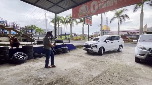 GANTENG ABIS !!! XPANDER SPORT DENGAN RING 17 | MODIFIKASI VELG MOBIL смотреть онлайн