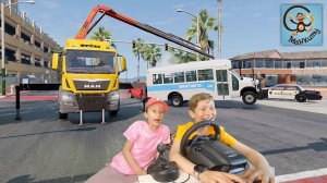 Дети и Машина. Диана и Даня автокраном спасают машины. Манкиту