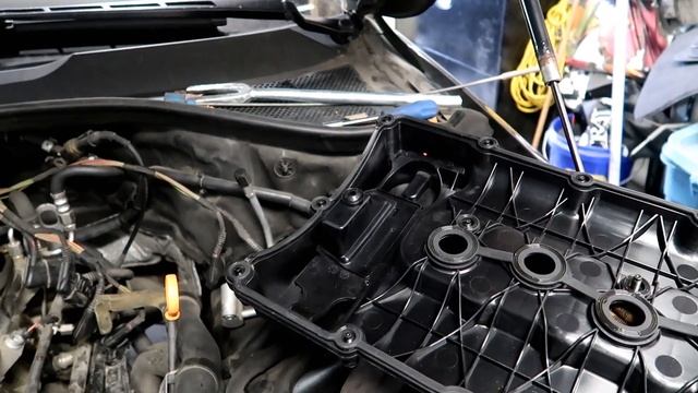 Audi Q7 3.6 Valve cover PCV replacement смотреть онлайн