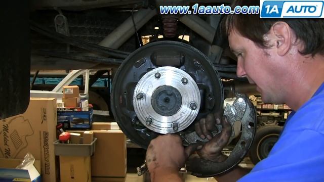 How to Replace Brake Drums 09-13 Chevy Silverado 1500 Truck смотреть онлайн
