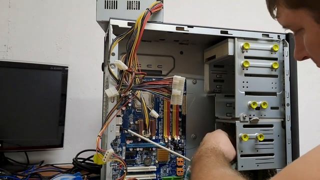 купил компьютер за 3000 рублей,  продал за 5000 рублей .#надоделатьбизнес ☆1 #ндб (720p).mp4