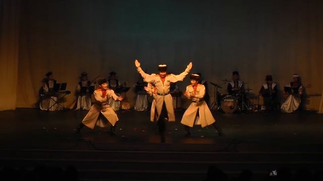 ГТТК “Ойраты” - Өскә цокдг би ⁄ Каблучки. Танец терских калмыков (2016) смотреть онлайн