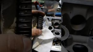 Как правильно ставить пружину клапана