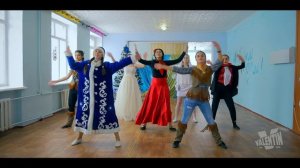 Новогодний флешмоб от 8 школы