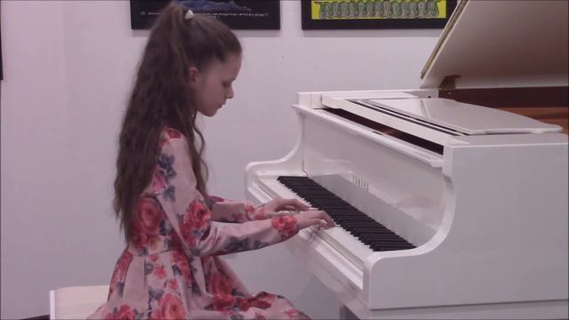 "Русская песня с вариацией" муз. А. Дюбюк исп. Арина Макарова смотреть онлайн