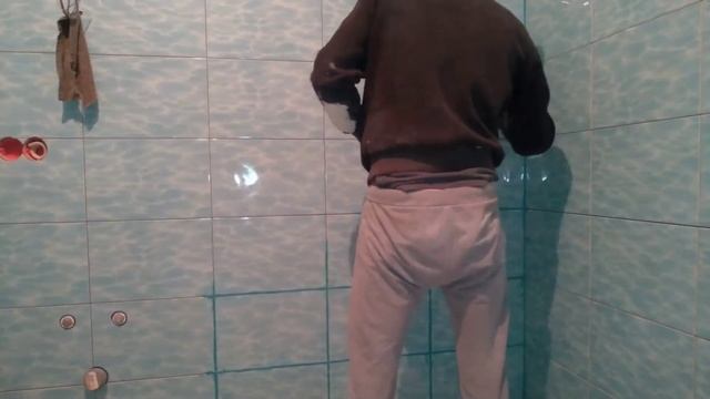 Ремонт в ванной комнате/Затирка швов на плитке своими руками смотреть онлайн