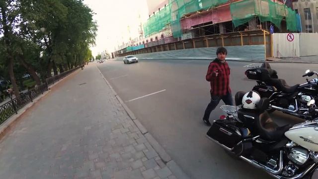 Road Glide против Road King. Как Harley Davidson сделали Honda Gold Wing смотреть онлайн